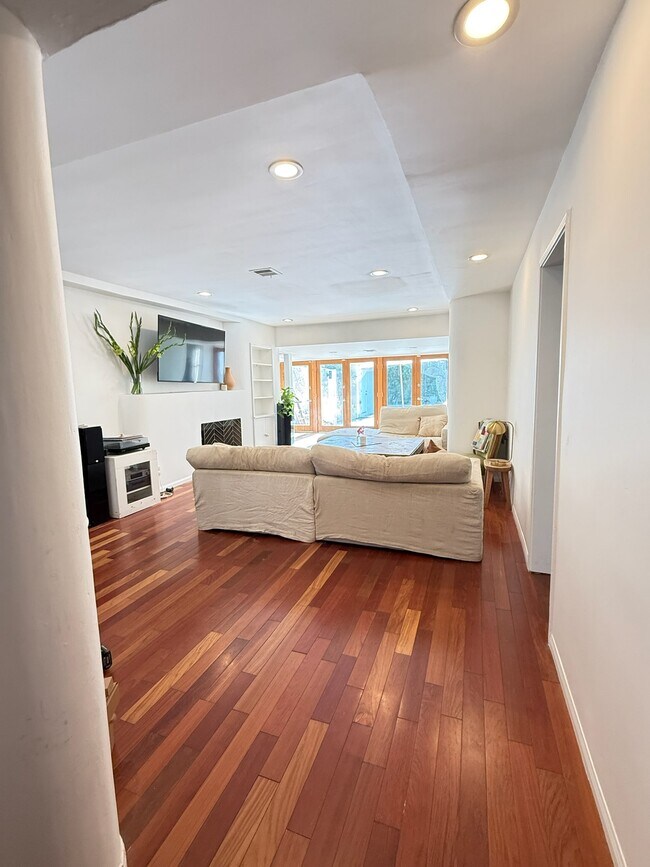 Foto del edificio - 3964 Goodland Pl
