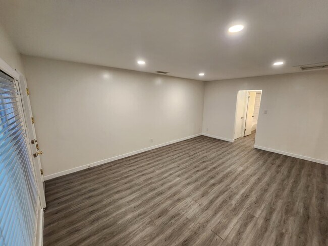 Foto del edificio - 701 S Osage Ave