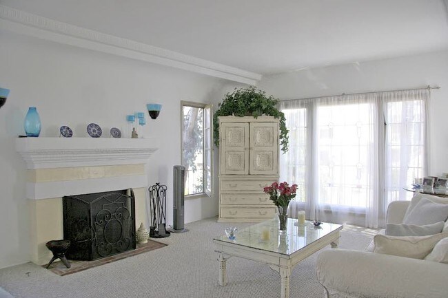 living - 1017 S Stanley Ave
