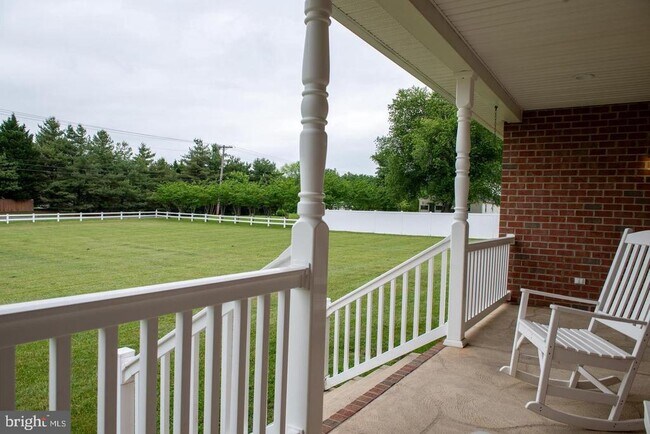 Foto del edificio - 27046 Mechanicsville Rd
