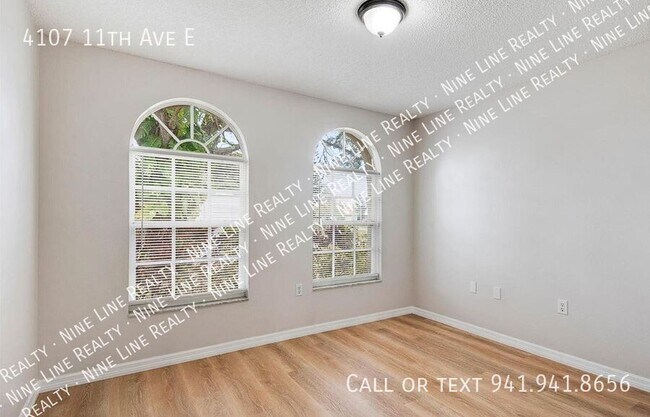 Foto del edificio - 4107 11th Ave E