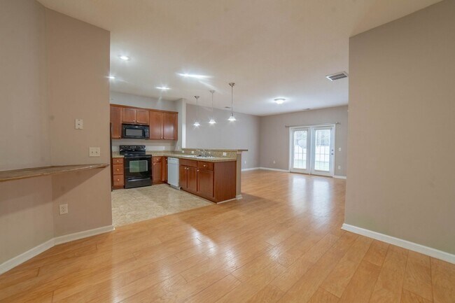 Foto del edificio - Available Soon!