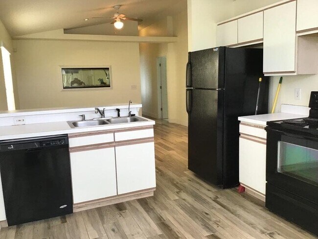 Building Photo - 176 Dahlia Village Cir