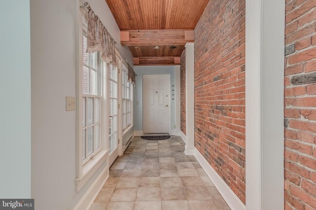 Building Photo - 36 S Potomac St