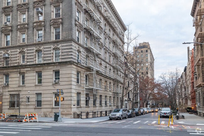 Building Photo - 28 E 94th St
