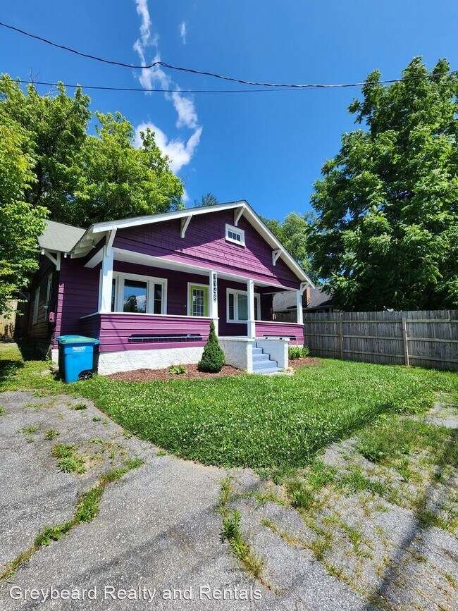 2 br, 1 bath House 1148 Charlotte Hwy House Rental in Fairview, NC