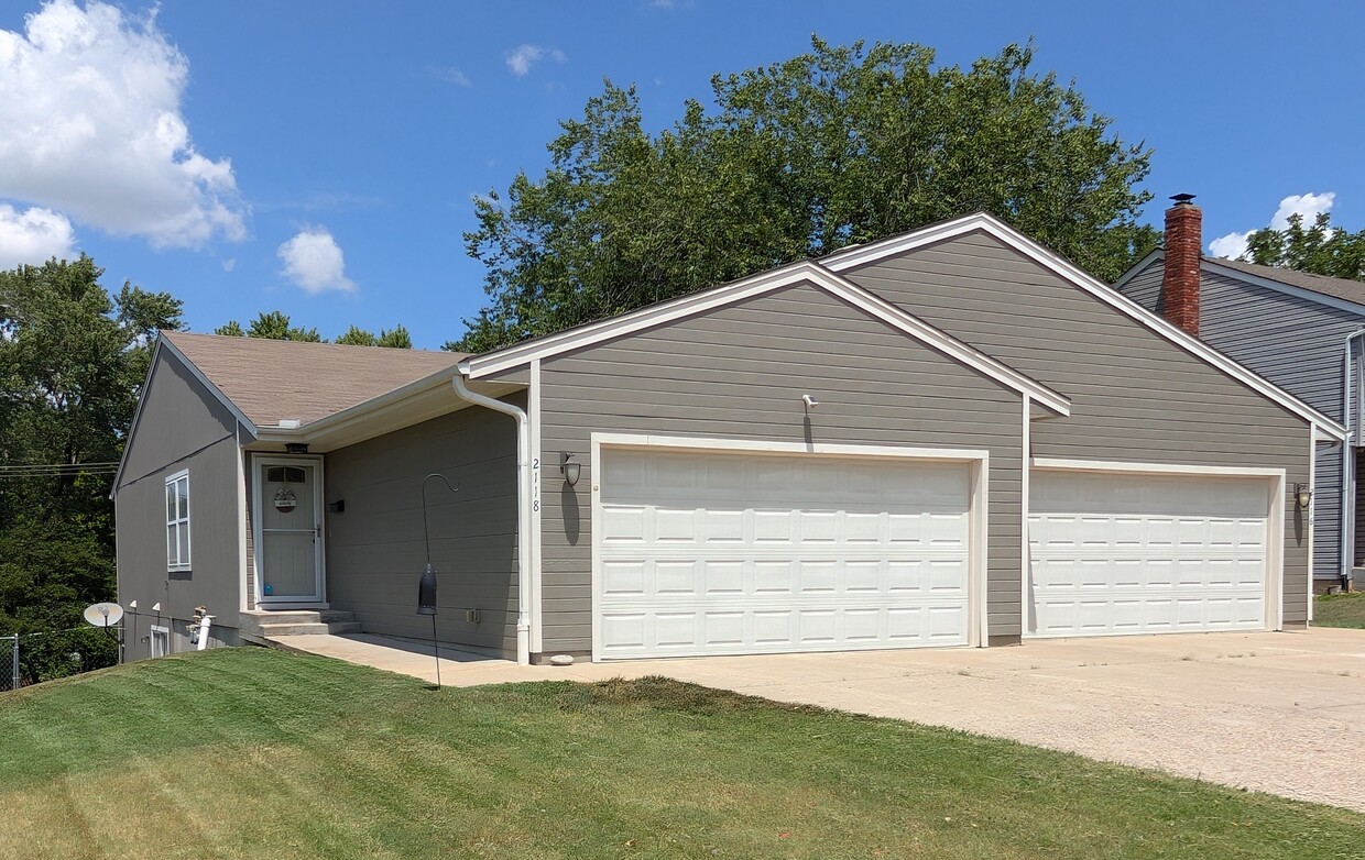 Exterior Front - 2118 SW 36th St