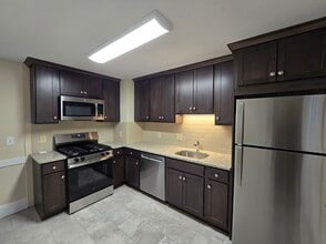 Building Photo - 288 Pleasant St