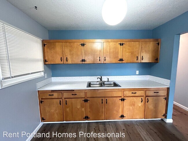 Foto del edificio - 4 br, 1.5 bath House - 1223 NE 75th Avenue