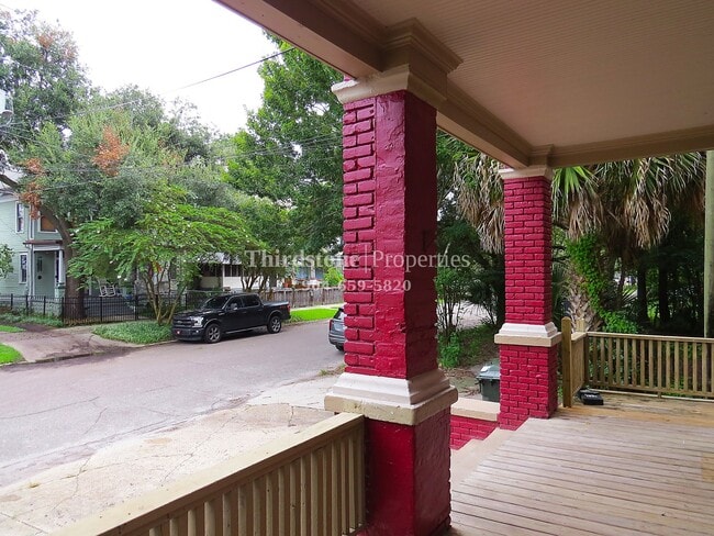 Foto del edificio - 212 E 6th St