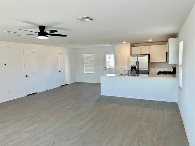 Building Photo - 281 Bugbee