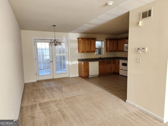 Building Photo - 520 Summer Pl NW