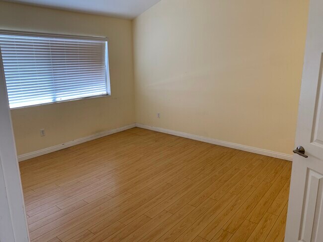 Building Photo - 1844 S Bundy Dr