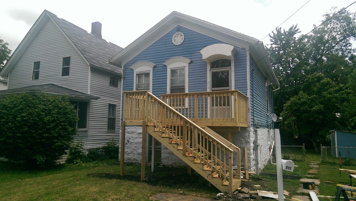 Primary Photo - 312 Pine St