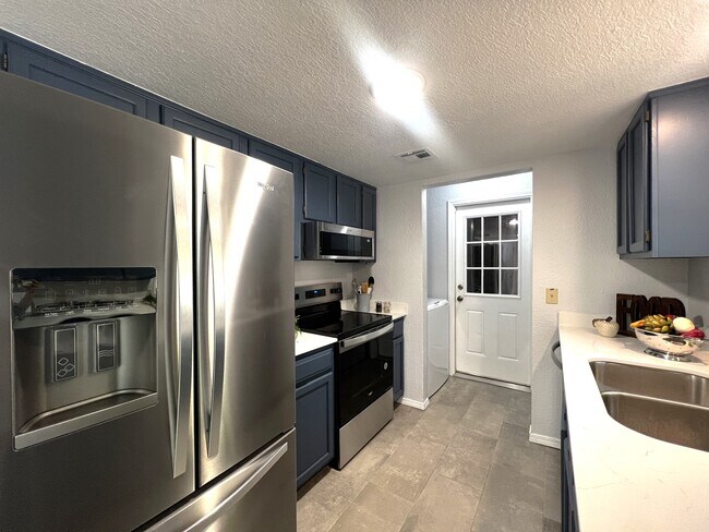 Building Photo - 421 Dauphin Ave