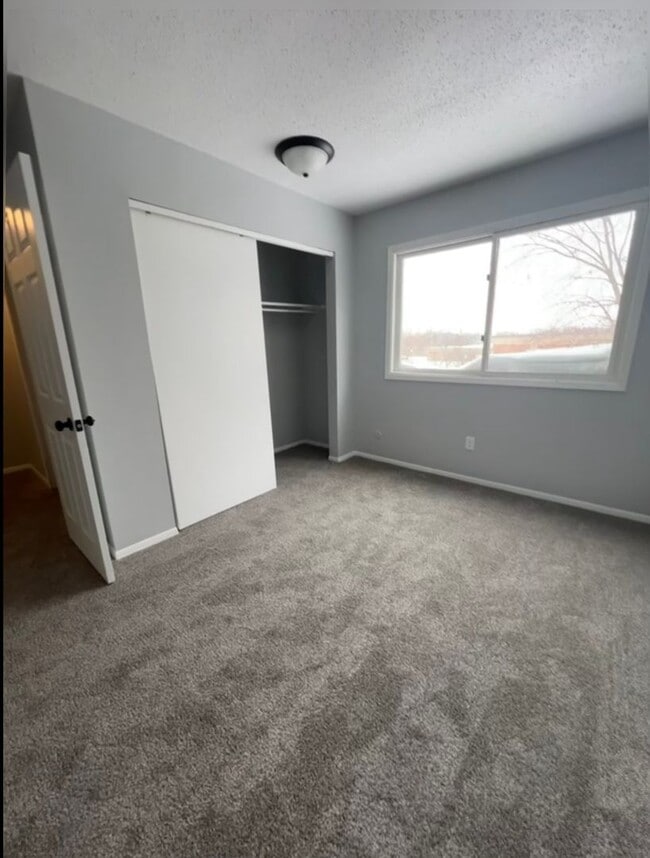 Foto del edificio - 5437/5439 N Linwood Ave