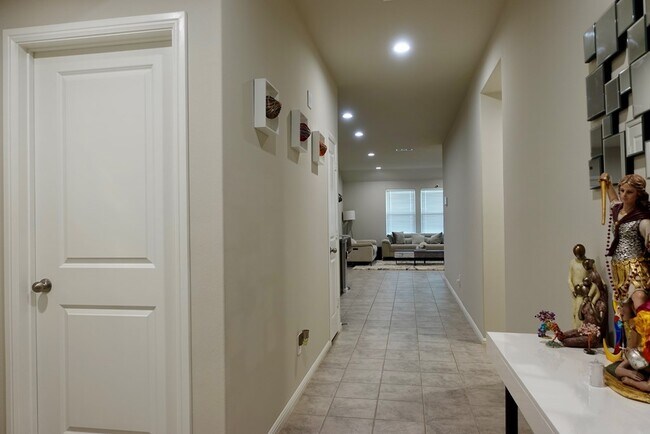 Foto del edificio - 7704 Yellow Jacket Rd