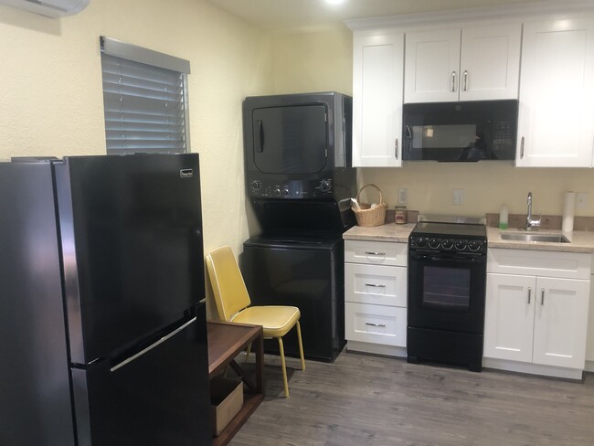 Foto del edificio - 848 Clintonia Ave