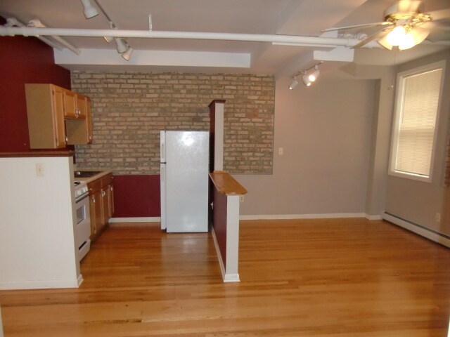 Building Photo - 6150 N Winthrop Ave