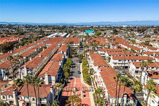 Building Photo - 2971 Plaza del Amo