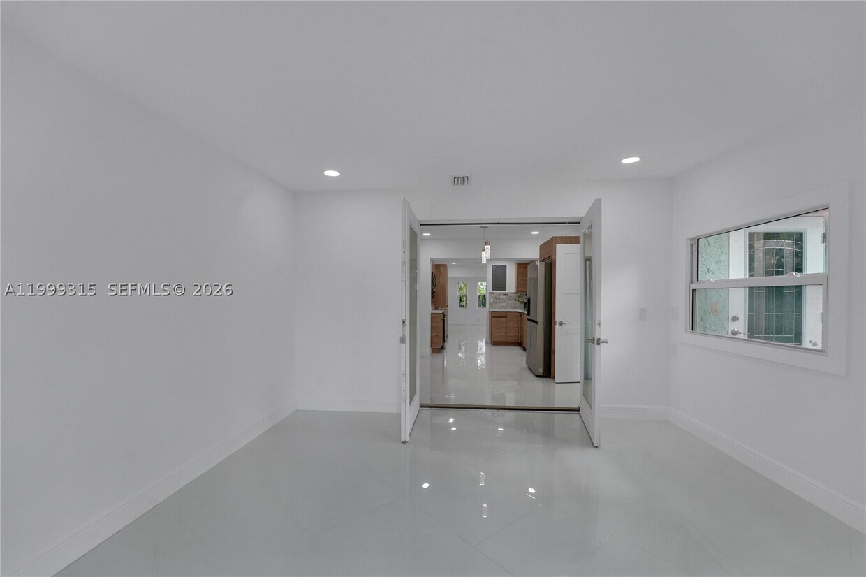 Building Photo - 1137 SW 8th Ave