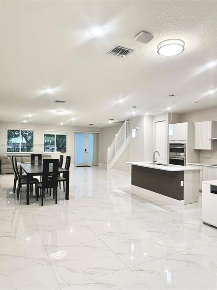 Foto del edificio - 10420 NW 67th St