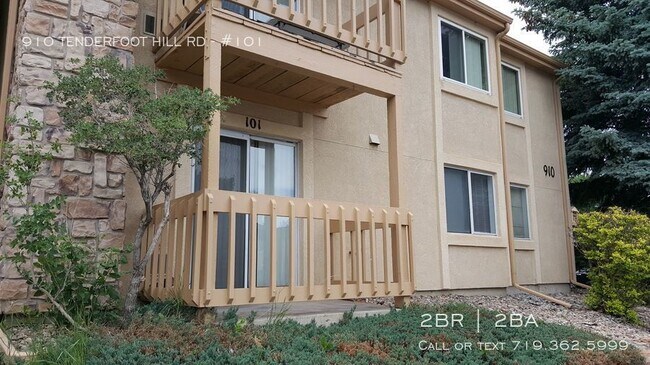 Building Photo - 2 bedroom apartment with fireplace