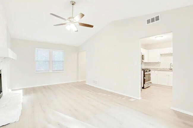 Building Photo - 4857 Aldersbrook Dr