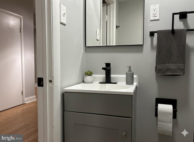 Foto del edificio - 114 N 3rd St