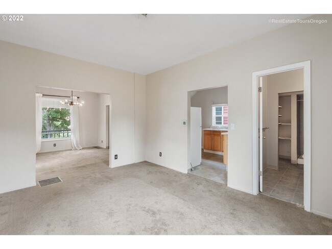 Building Photo - 4855 NE 10th Ave
