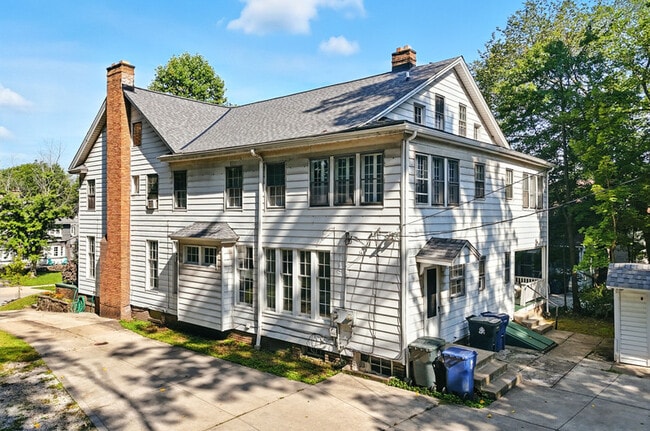 Building Photo - 2341 S Overlook Rd