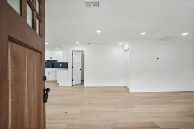 Building Photo - 5438 Lickton Pike