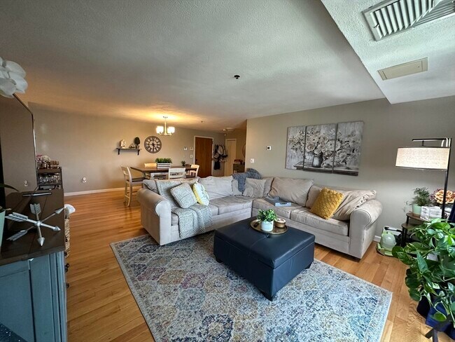 Building Photo - 39 Parlin St