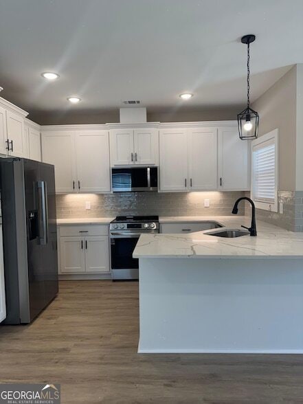 Building Photo - 305 Georgia St