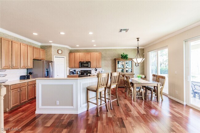 Foto del edificio - 7859 Berkshire Pines Dr