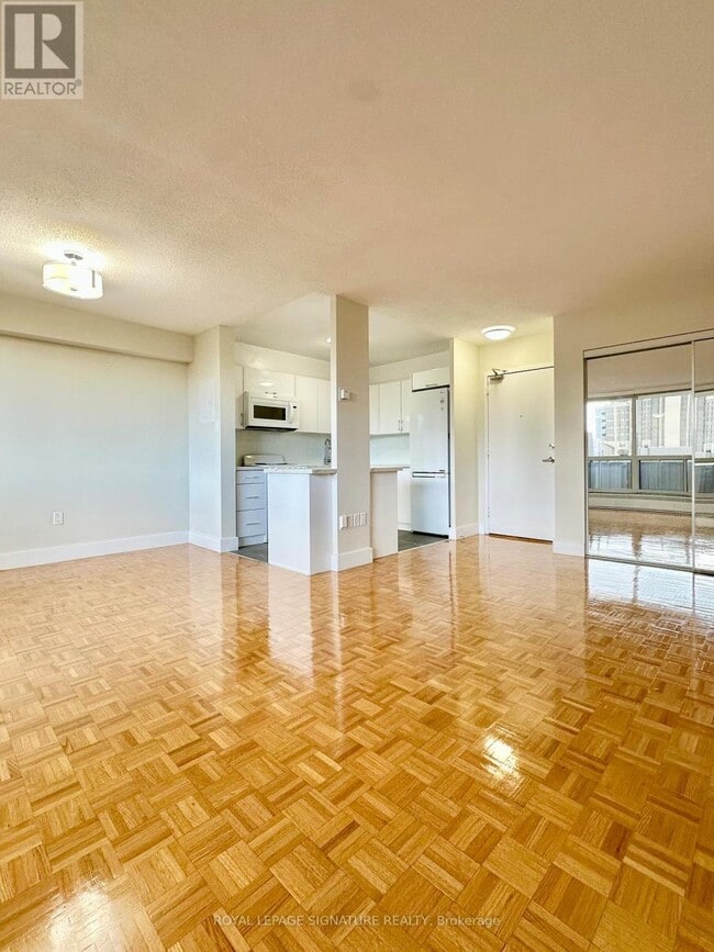 Building Photo - 666 Spadina Ave.