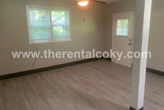 Building Photo - 105 Meadowlark