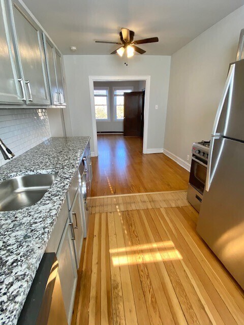 Foto del edificio - 4868 N Hermitage Ave