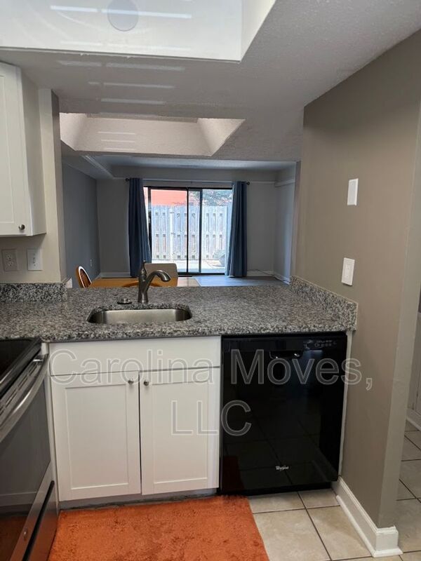 Foto del edificio - 2530 E North St