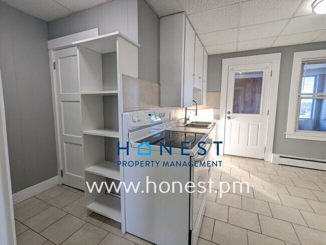 Foto del edificio - 73 Kennedy Memorial Dr