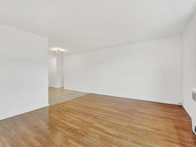 Foto del edificio - 88-08 151st Ave