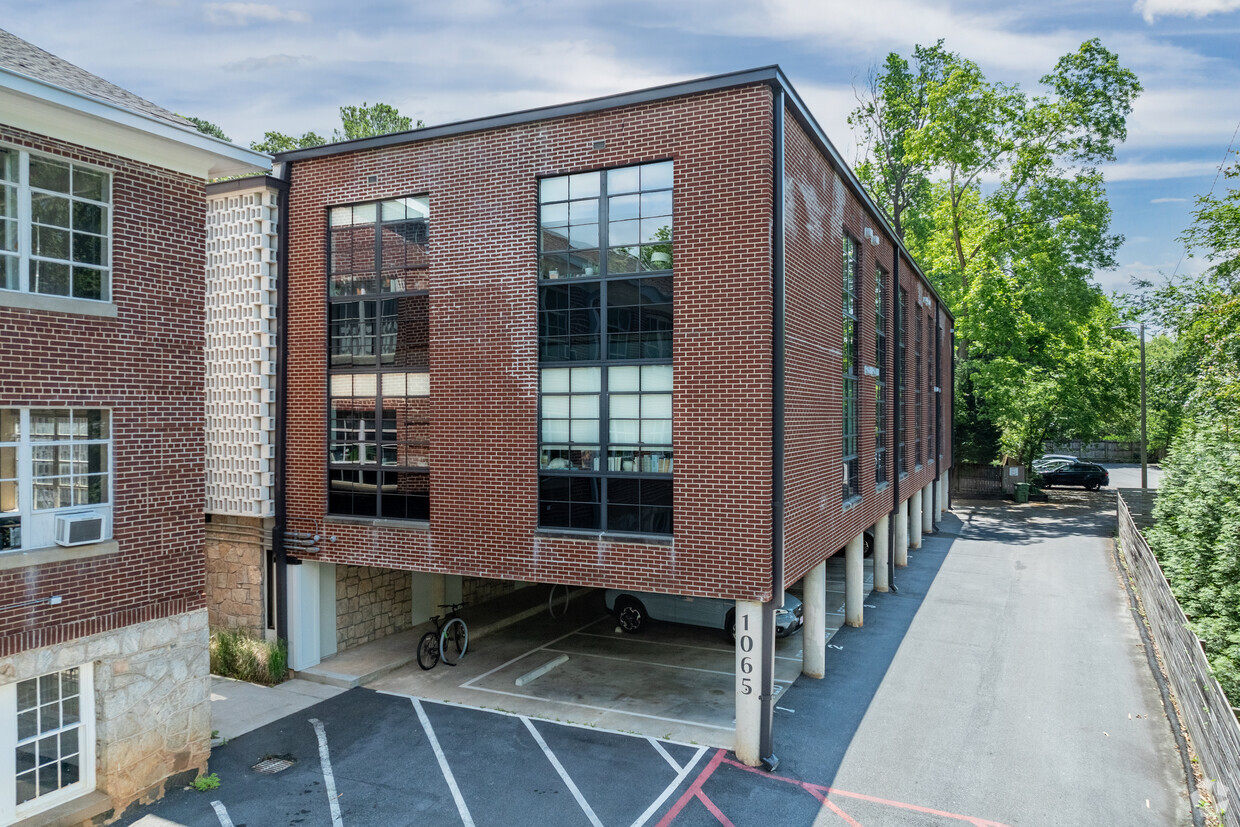 Building Photo - United Lofts