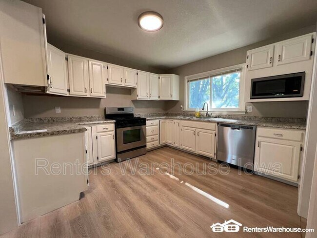 Building Photo - 8056 Ridgeview Dr