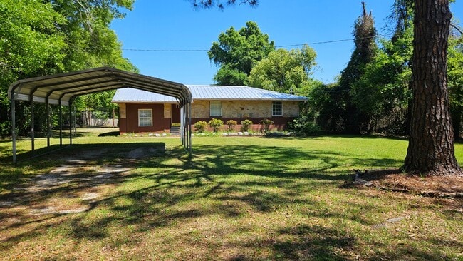 Building Photo - Rent - 3 bed 1 bath home