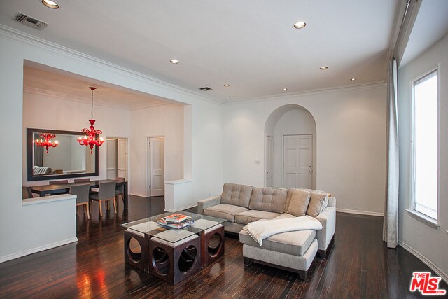 Building Photo - 1014 N Doheny Dr