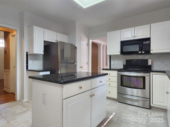 Building Photo - 7533 Lady Bank Dr