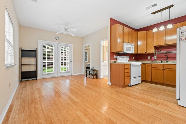 Foto del edificio - End unit Chapel Hill townhome available ea...