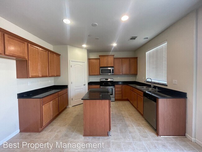 Building Photo - 5 br, 3 bath House - 46 Sugarbush Ct.