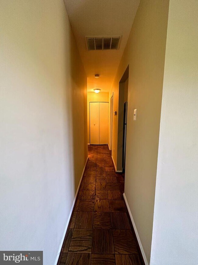 Foto del edificio - 7985 Audubon Ave