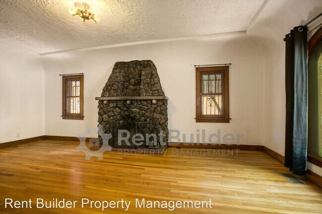 Building Photo - 2 br, 1 bath House - 1404 Marquette Place NE